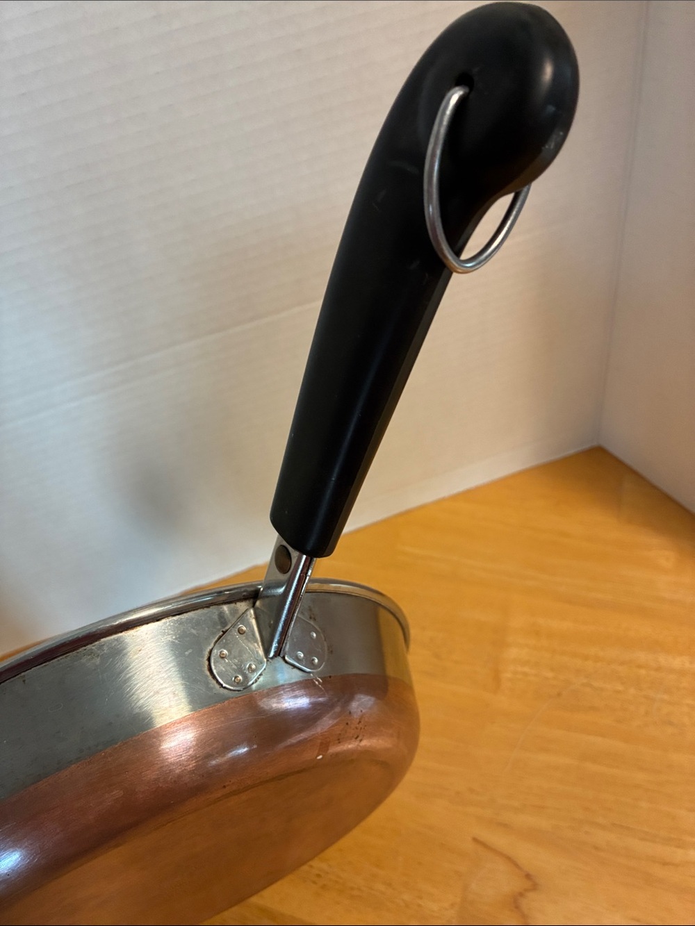 Revere Ware Stainless Steel / Copper Bottom 9" Frying Pan with Black Handle - Picture 8 of 10